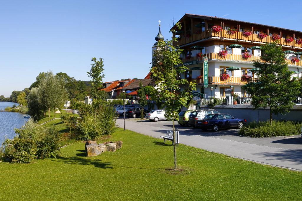 Hotel Restaurant Zum Goldenen Anker Mit Hallenbad & Wellnessbereich Windorf  Exterior foto